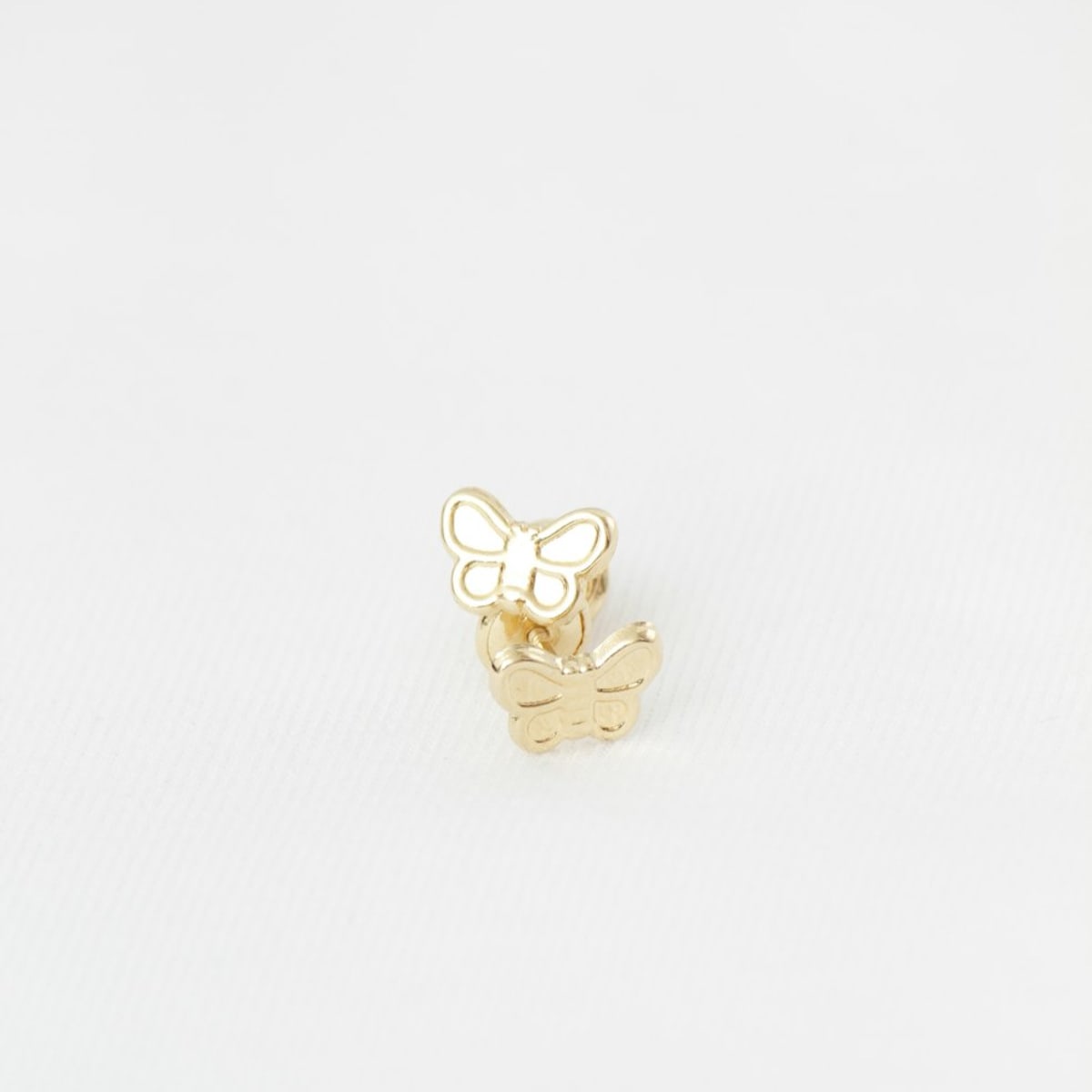Kleiner Goldohrstecker in Schmetterlingsform