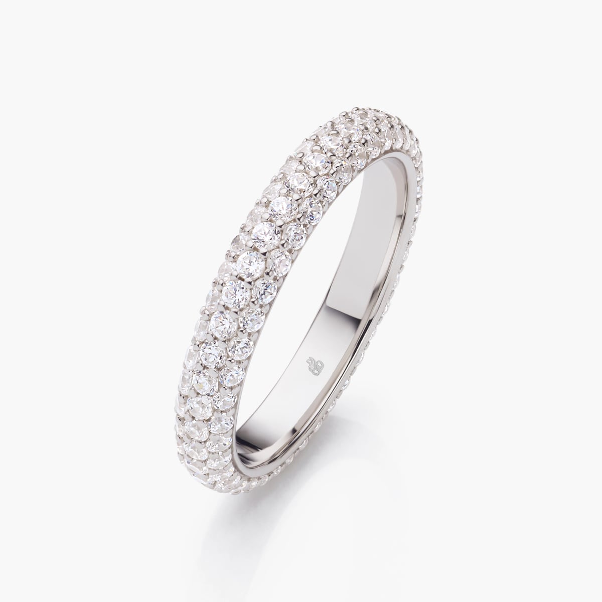 Weißgoldring mit pavégefasster Schiene